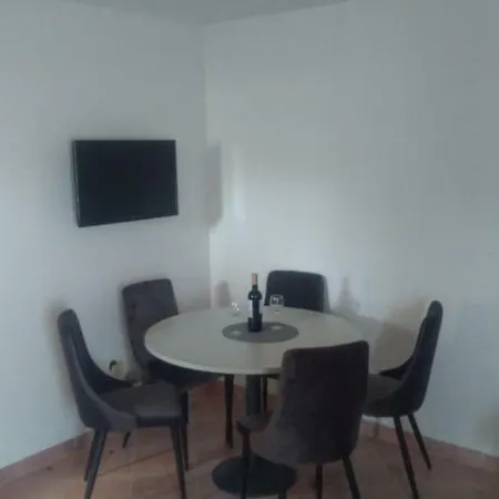 Apartmani/smjestaj * Vodice